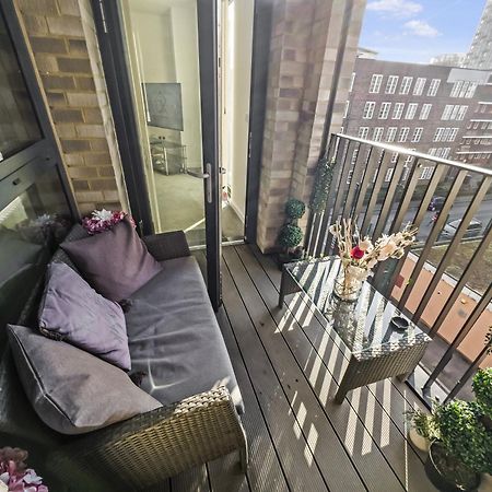 Greenwich Apartment With A River View & Balcony Near The 02 Arena & North Greenwich With Free Wifi & Fast Links Into Central Лондон Екстериор снимка