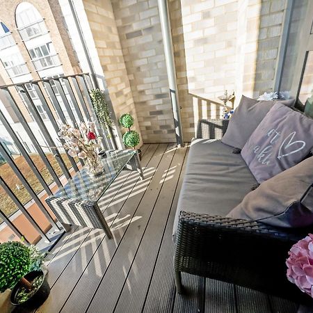Greenwich Apartment With A River View & Balcony Near The 02 Arena & North Greenwich With Free Wifi & Fast Links Into Central Лондон Екстериор снимка