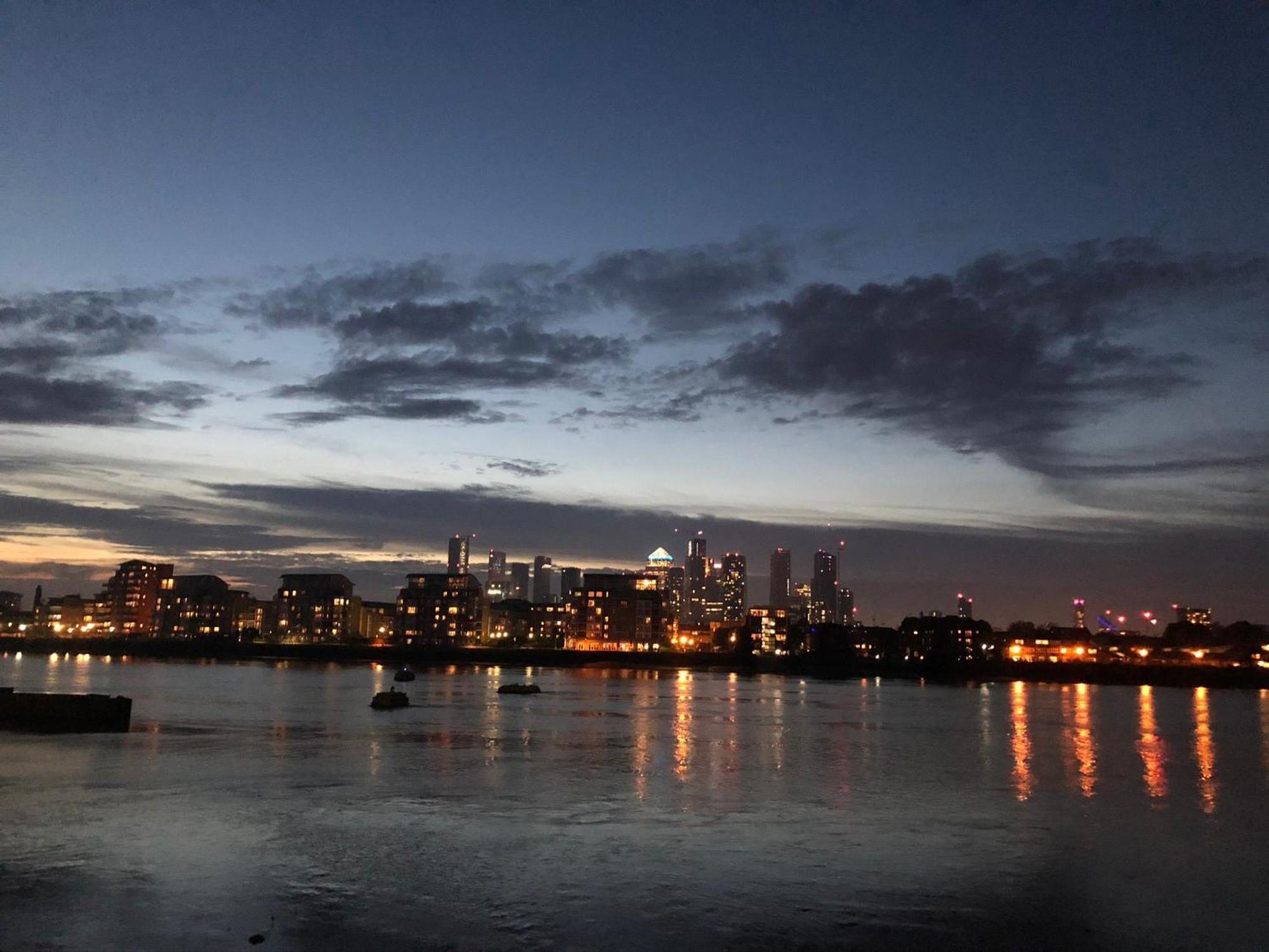 Greenwich Apartment With A River View & Balcony Near The 02 Arena & North Greenwich With Free Wifi & Fast Links Into Central Лондон Екстериор снимка