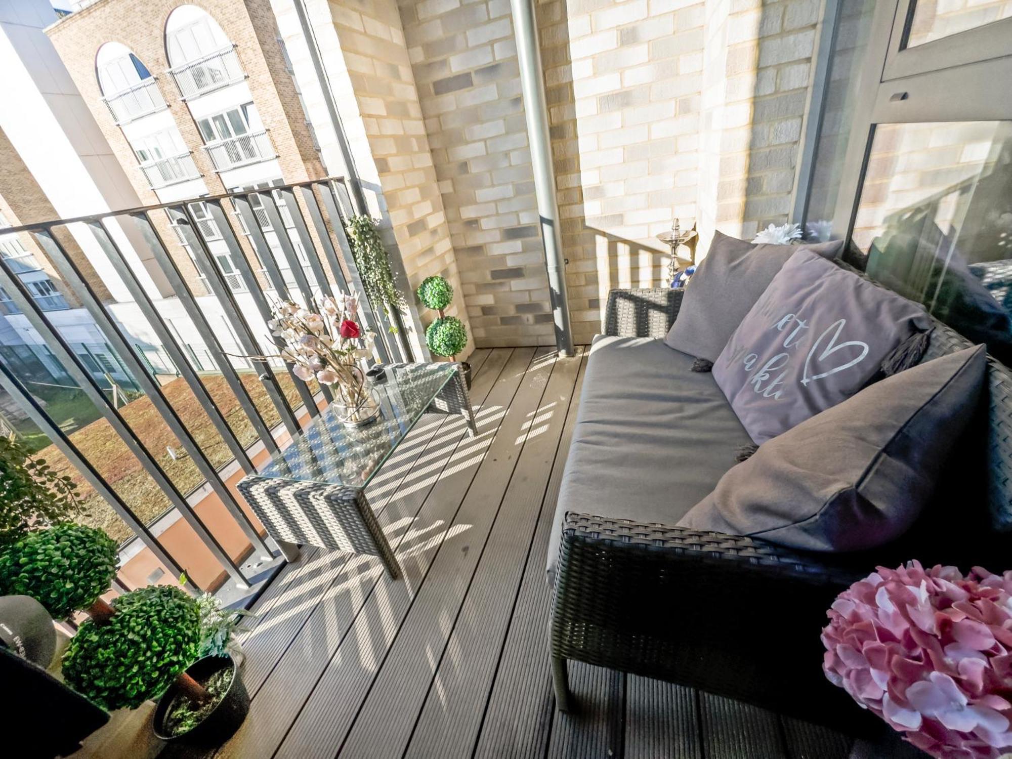 Greenwich Apartment With A River View & Balcony Near The 02 Arena & North Greenwich With Free Wifi & Fast Links Into Central Лондон Екстериор снимка