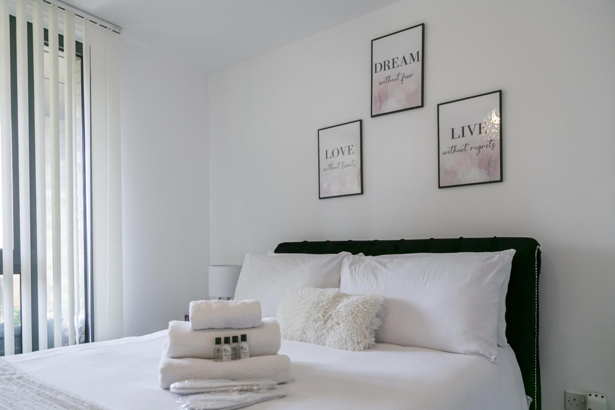 Greenwich Apartment With A River View & Balcony Near The 02 Arena & North Greenwich With Free Wifi & Fast Links Into Central Лондон Екстериор снимка